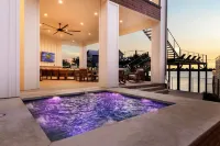 Luxurious Lake Retreat: Sleeps 18, King Suites, Pool, Slide, Sun Deck, Elevator Hotels in Granite Shoals