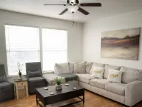 Beautiful, central located with pool and fire pit! ローズビルのホテル