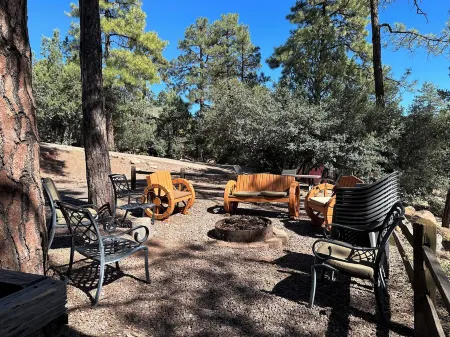 The Royal Pine Panoramic Views & Hot Tub Отели в г. Пайн