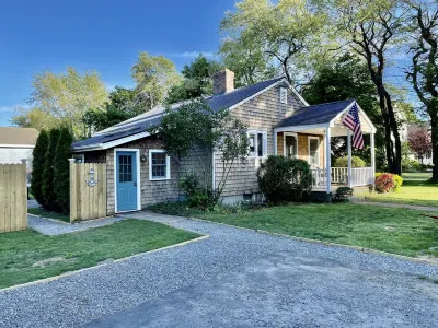 Mystic Coastal Gem: 3BR Ideal for Families! Hotels near Mystic Army Navy Store LLC