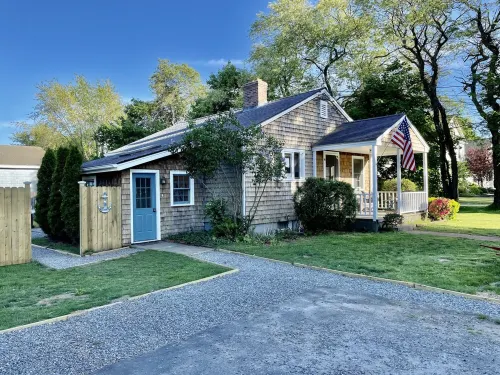 Mystic Coastal Gem: 3BR Ideal for Families!