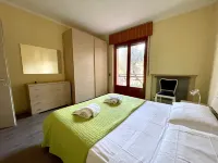 Large and bright apartment, parking and terrace overlooking the lake
