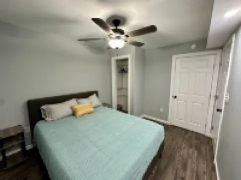 Lake House on Saratoga Lake Hotels in Malta