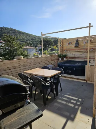 Location T2 Proche Toutes Commodites ET Dans UN Coin Tranquille VUE Campagne Отели в г. Аяччо