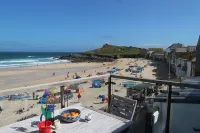 Brantwood, Porthmeor beach, St Ives, CornwallStunning views with beach access - balcony
