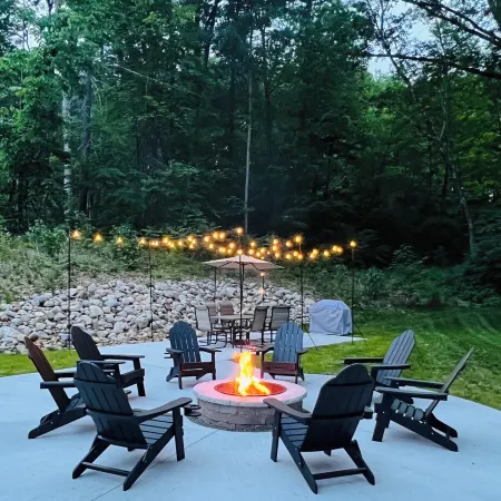 Red Oak Cabin: Our cozy cabin is tucked away but still close to any adventure!