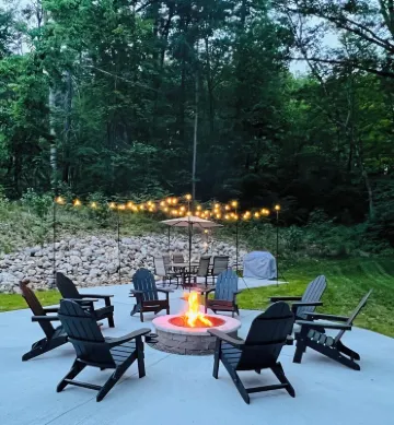 Red Oak Cabin: Our cozy cabin is tucked away but still close to any adventure!