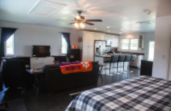 Perfect house for Clemson/SWU activities like Clemson football and disc golf!!!
