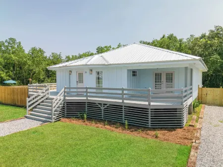 Heated Pool, Walk 2 Beach, 3 King Beds, Sand Volleyball, Firepit, Pet Friendly