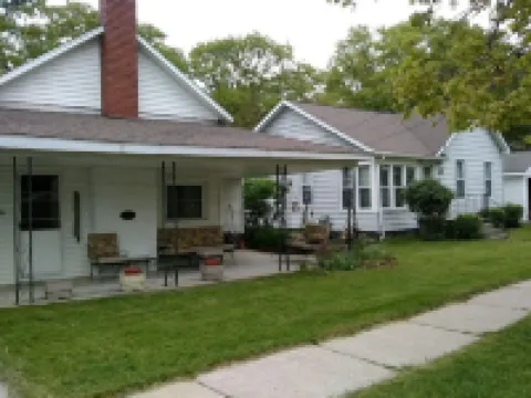 House steps from the beach. 奧希阿納縣酒店