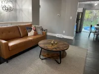 Lovely 3 Bedroom, Close to Everything!! 大急流城住宿飯店