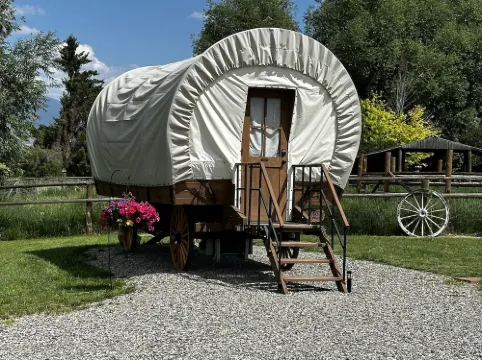 Klondike “Conestoga” Wagon at J&J Cabins