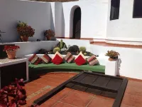 Spectacular rental home - Ocean and mountain view. Heated pool. Sleeps 6