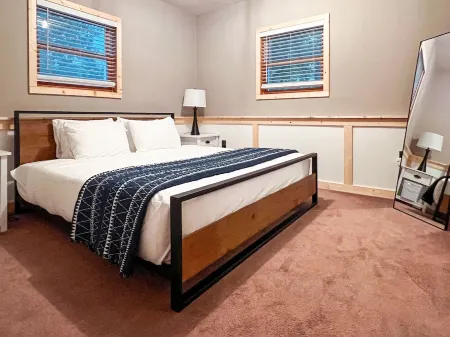 Cozy fireplace, indoor and outdoor games, records! Отели в г. Комо