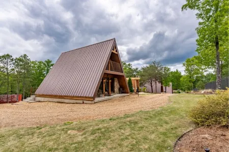 Deer Wood Cabin w/Hot Tub - Sleeps 8