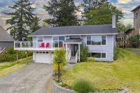 Hot Tub! Sunset Views. Walk to Beach. Pet Friendly. Sleeps 10! - Wifi
