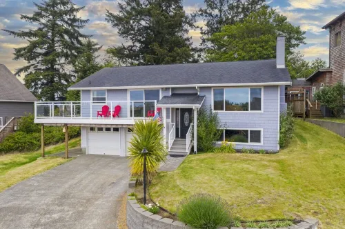 Hot Tub! Sunset Views. Walk to Beach. Pet Friendly. Sleeps 10! - Wifi