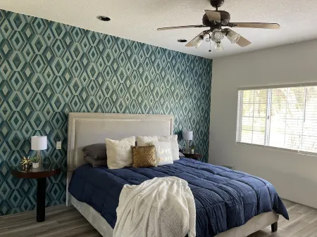 Retro Retreat - Close to Pools, Converted Garage with Shuffleboard Отели рядом с достопримечательностью «Footloose Reflexology Massage»