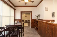 2 BR Cloverdale Duplex w/ Large Country Kitchen