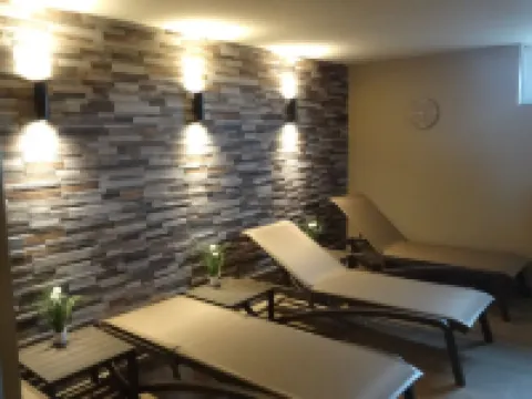 Comfortable apartment with pool and sauna 200m from the beach