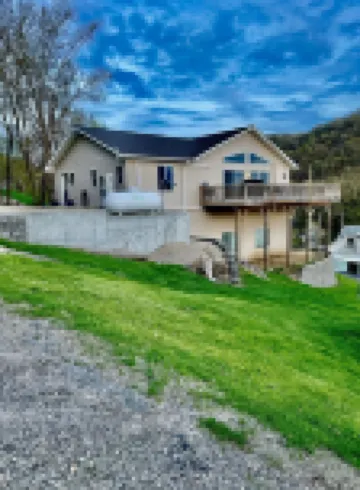 Mississippi River View Lodge with Hot Tub! Sleeps 14