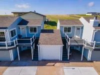 Bayview Condos #3, 3 bed and 2 bath property, close to Ogallala & Ogallala Beach Hotel a 