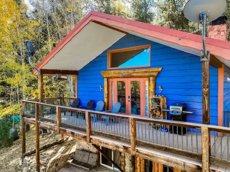 Farmhouse Cabin * Secluded 2.5 acres * Pet Friendly Отели в г. Бейли