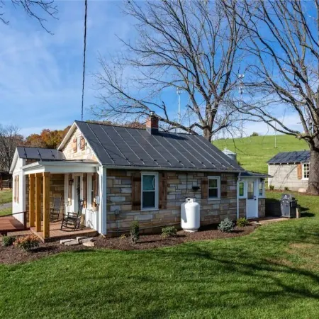 Luxury Farm Cottage, Hot Tub, Sauna,Massage,Shenandoah Views, Pet Friendly