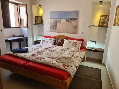 Romantic, historic country house with tropical garden