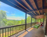 Spectacular Mountain View, rustic log, hot tub, deck fireplace