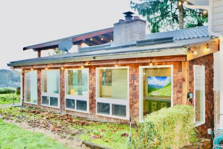 Breathtaking Mt Rainier & Mountain Views, Whole House - Hot Tub / Pool Table