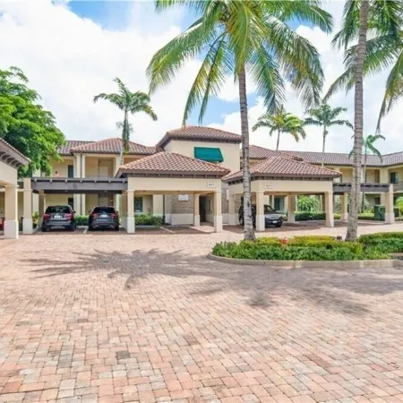 A resort property with plenty of amenities and close to downtown Naples