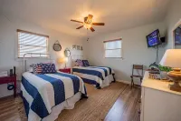 Private HGTV Inspired Beach Cottage Gorgeous 4 BR 2 BA Luxury Semi-Oceanfront