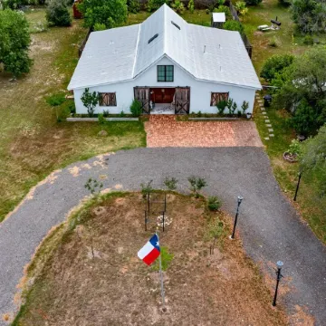 Luxury Barnhouse with 🔥HEATED🔥 Pool