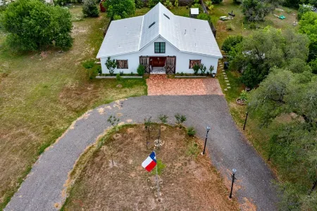 Luxury Barnhouse with 🔥HEATED🔥 Pool