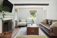 Charming chateau - huge yard close to DC