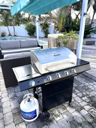 Gorgeous Home With Heated Pool Near Beach Отели рядом с достопримечательностью «Парк Дирфилд Айленд»