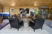 Barndominium, Embracing Skaneateles lake's Beauty. Hotels in Skaneateles