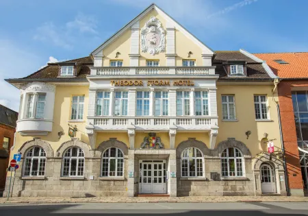 Best Western Plus Theodor Storm Hotel Отели рядом с достопримечательностью «Парк Хузумер Шлос»