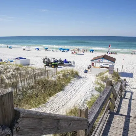 Quiet Cottage; Close to Beach, Pool & Shopping