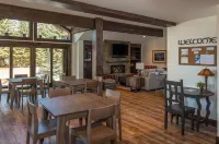 Sun Valley Amenities! Remodeled Ski in-Ski Out Condo with Pool and Hot Tub!
