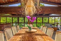 Tiki Home - Unique Custom Home Steps to the Beach and Town Hotels in Hanalei