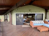 Epic Location!  Short Stroll to iconic beaches to surf and snorkel. Hotels in Pupukea