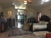 Paradise Vacation Estate - Largest Luxury Private Vacation Resort Hotel dekat Kkottongnae Retreat Center/Camp (테메큘라 꽃동네)