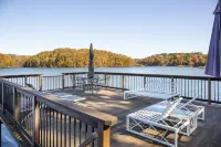 Turtle Cove Lakefront Retreat - Lake Keowee180ft Shoreline, Deep-Water, Privacy - 4-Star