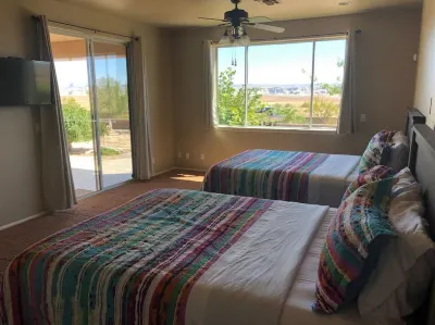 NIZHONI Pool Hot Tub Fast WiFi Spacious Family Home 10 Minutes To Lake Powell Hotel in zona Diga di Glen Canyon
