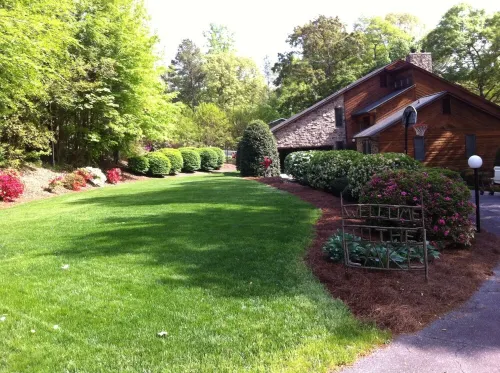 Fantastic house, dock, water toys and hot tub!! Summer dates available!!