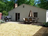 Forest Lake House, Sleeps 6, Premium Home! Adventure Zone附近的飯店