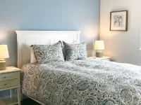 Sonoma Cottage: among the vines and close to EVERYTHING!!