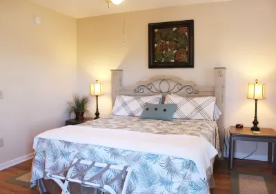 Beachside Condo - Family Friendly & just a short block away from the ocean. Hotel in zona St Augustine Beaches